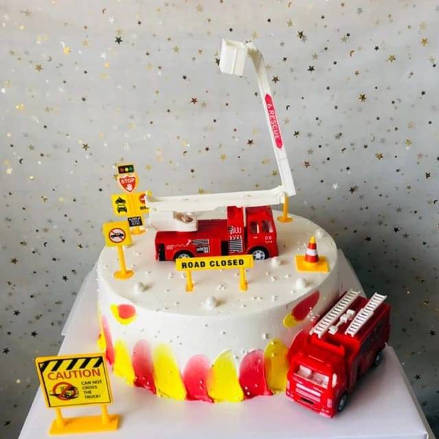 Construction Site Warning Sign Birthday Cake Decoration
SUR 181