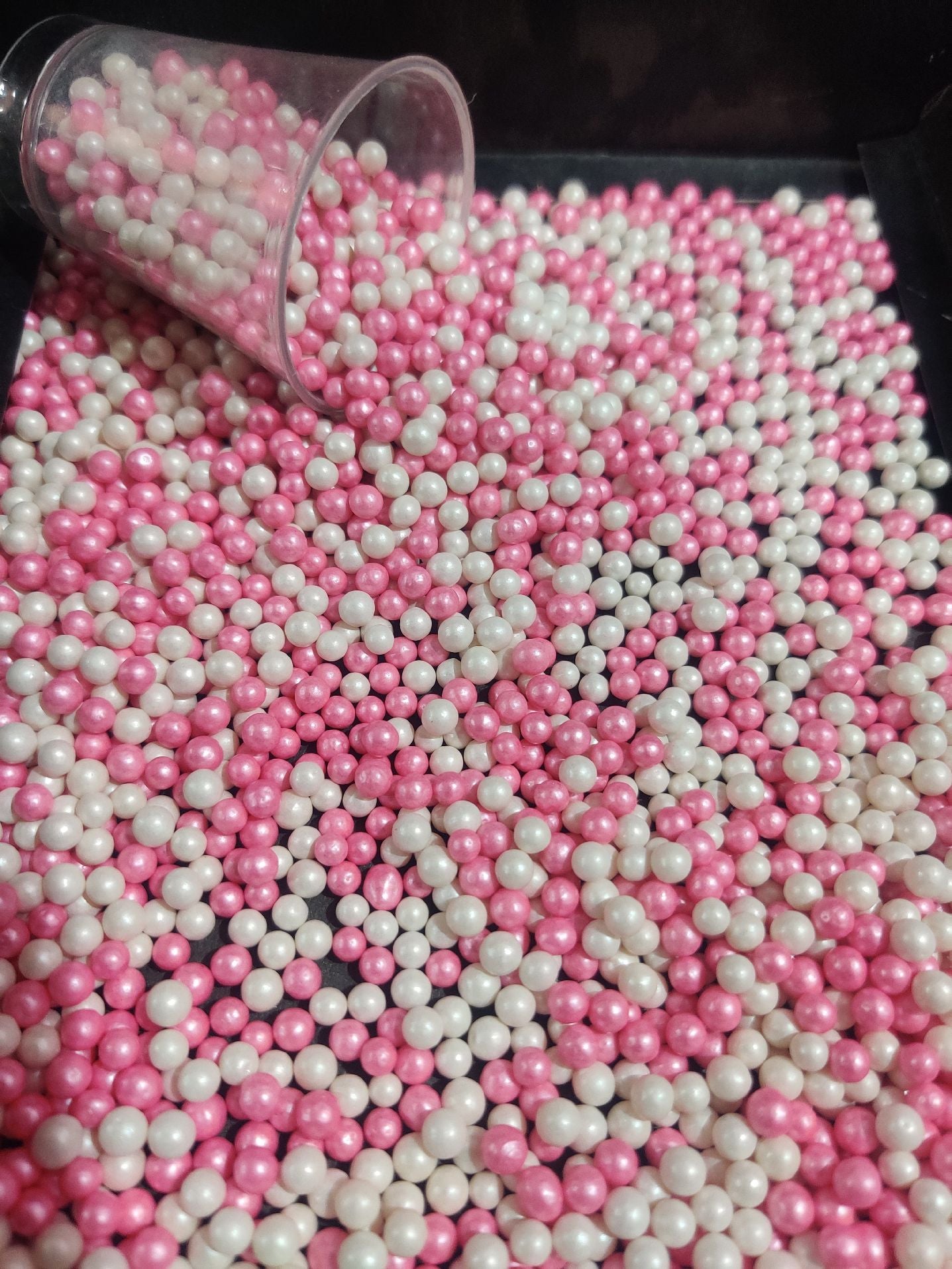 Tastycrafts Balls sprinkle
Size - 4mm