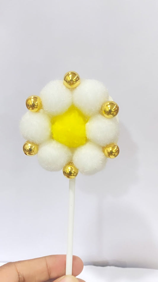 Pom pom cake topper