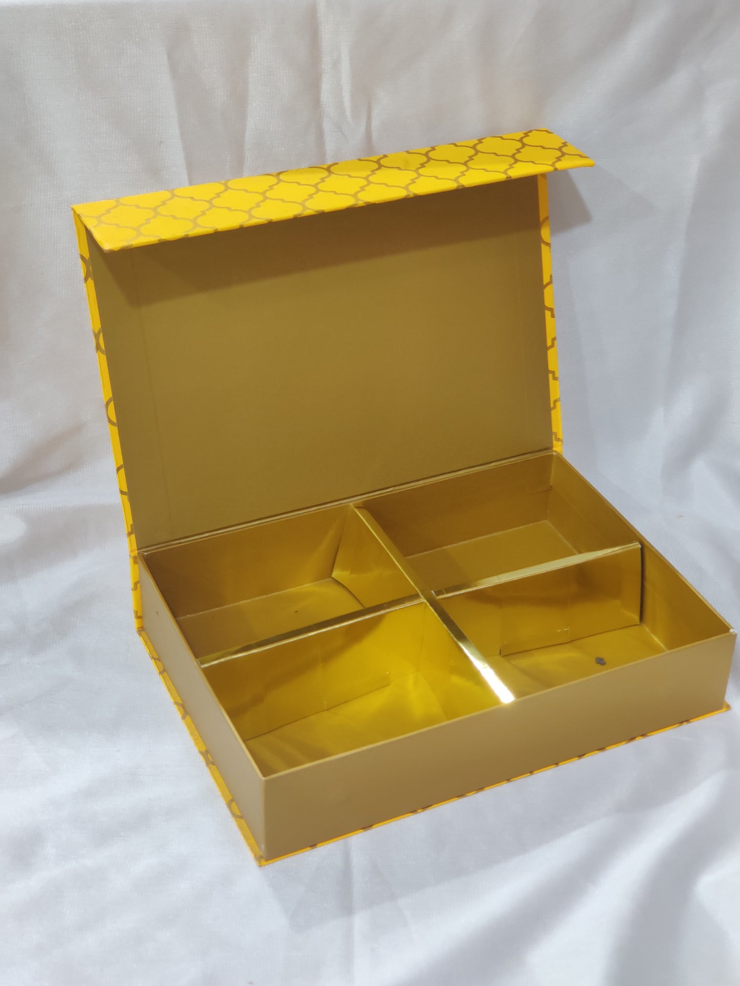 Hamper box (yellow colour) Size-10.7*7.5*2.5 inch