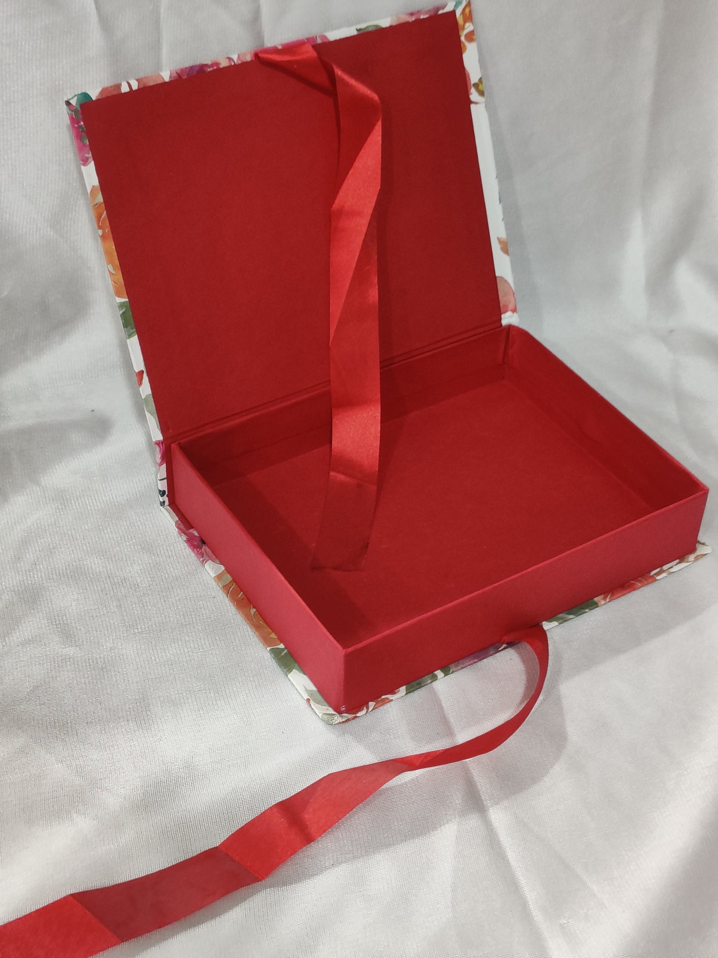 Printed hamper box size-8.5*6.1.5 inch