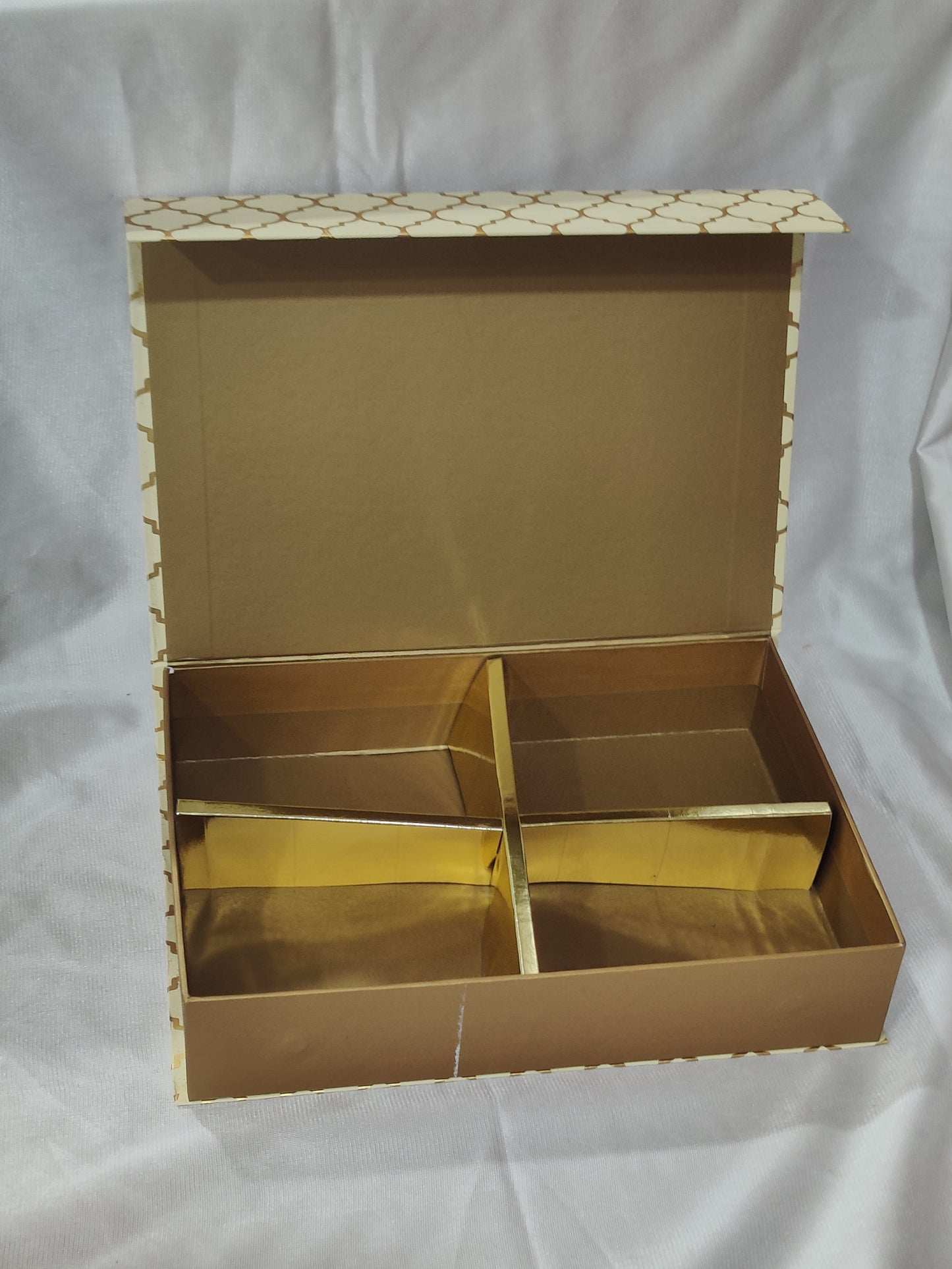 Hamper box (cream colour) Size-10.7*7.5*2.5 inch