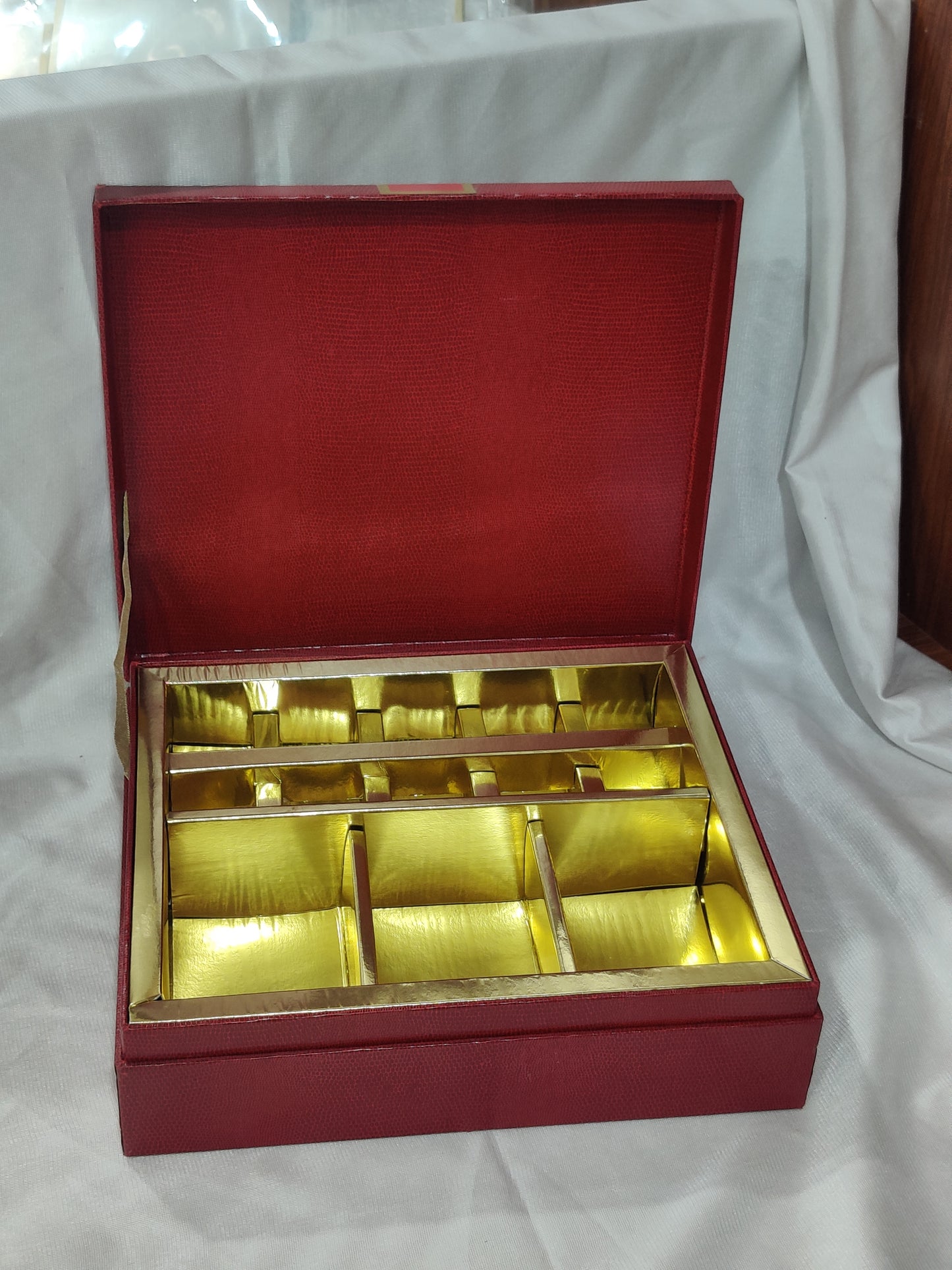 Hamper box size -10.2*9*2.7 inch