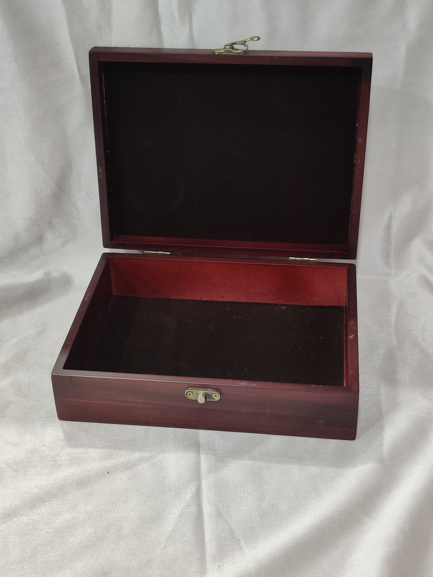 Wood hamper box size-9*7*2.7 inch