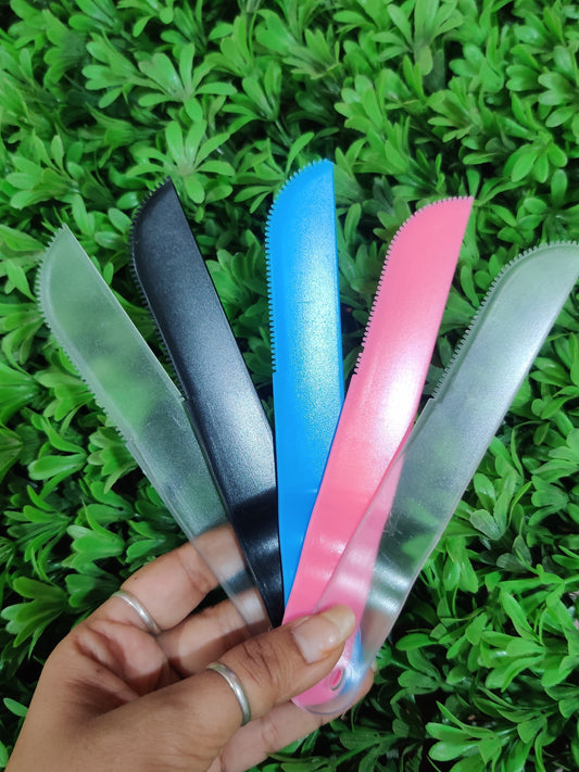 Plastic knife pack of 10 (Random colour)