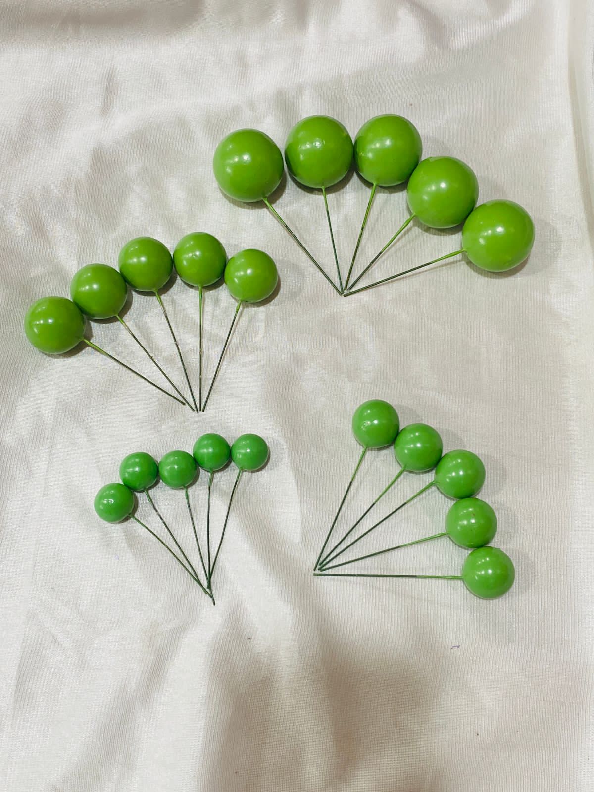 Mix Size Green Faux Balls pack of 20