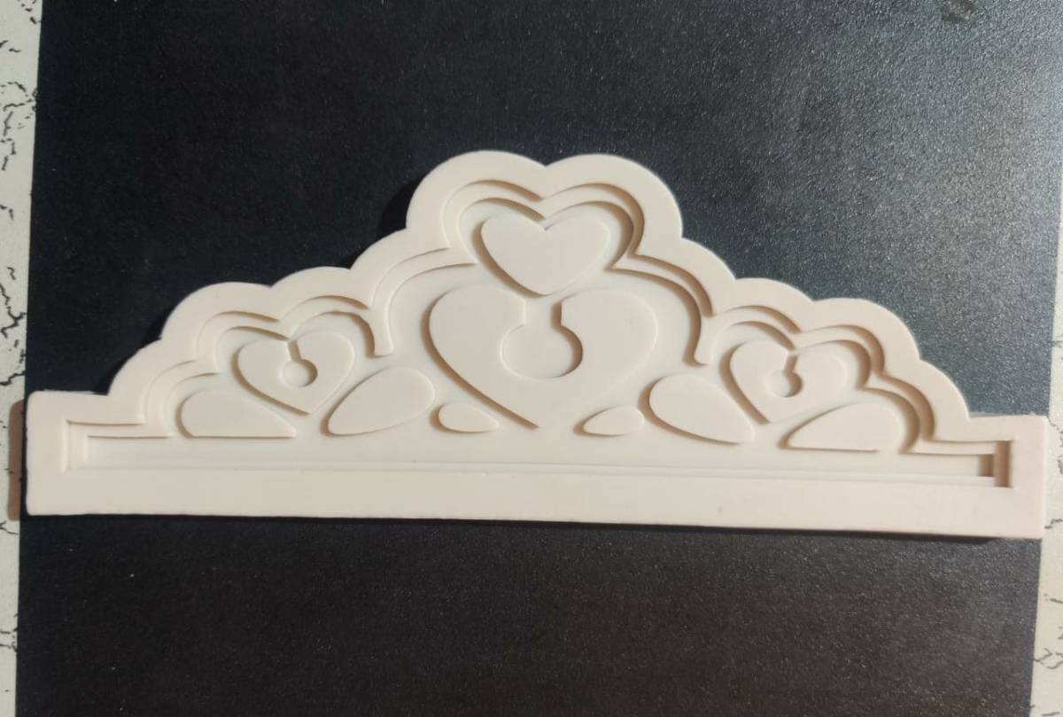 Fondant Crown Mould 

Code-6007

Size - 9 Inch