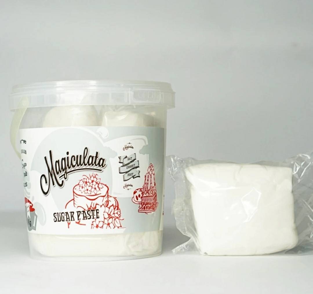 Magiculata sugar paste White  fondant