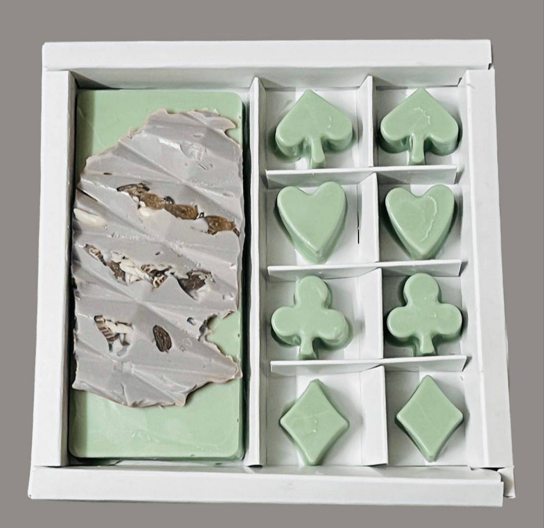 Chocolate Box Combo
10 pc box
Included High quality 2 pvc mould and 10  boxes 2 pvc mould 10 boxes with cavity with cavity