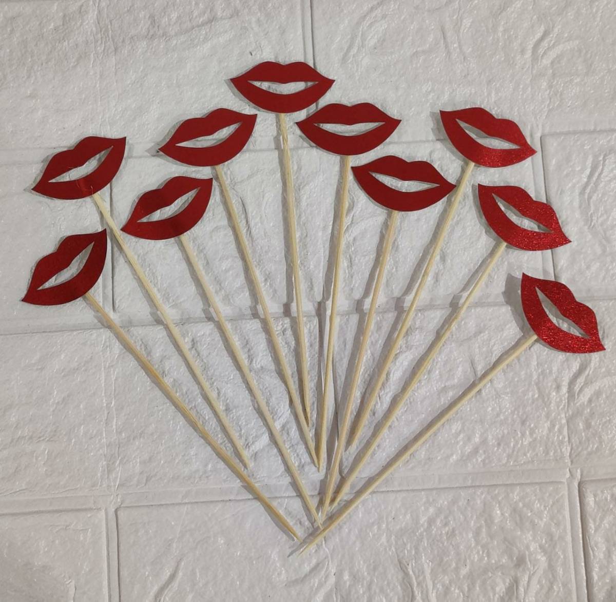 Red Lips Topper Pack of 10 (LWA-087)